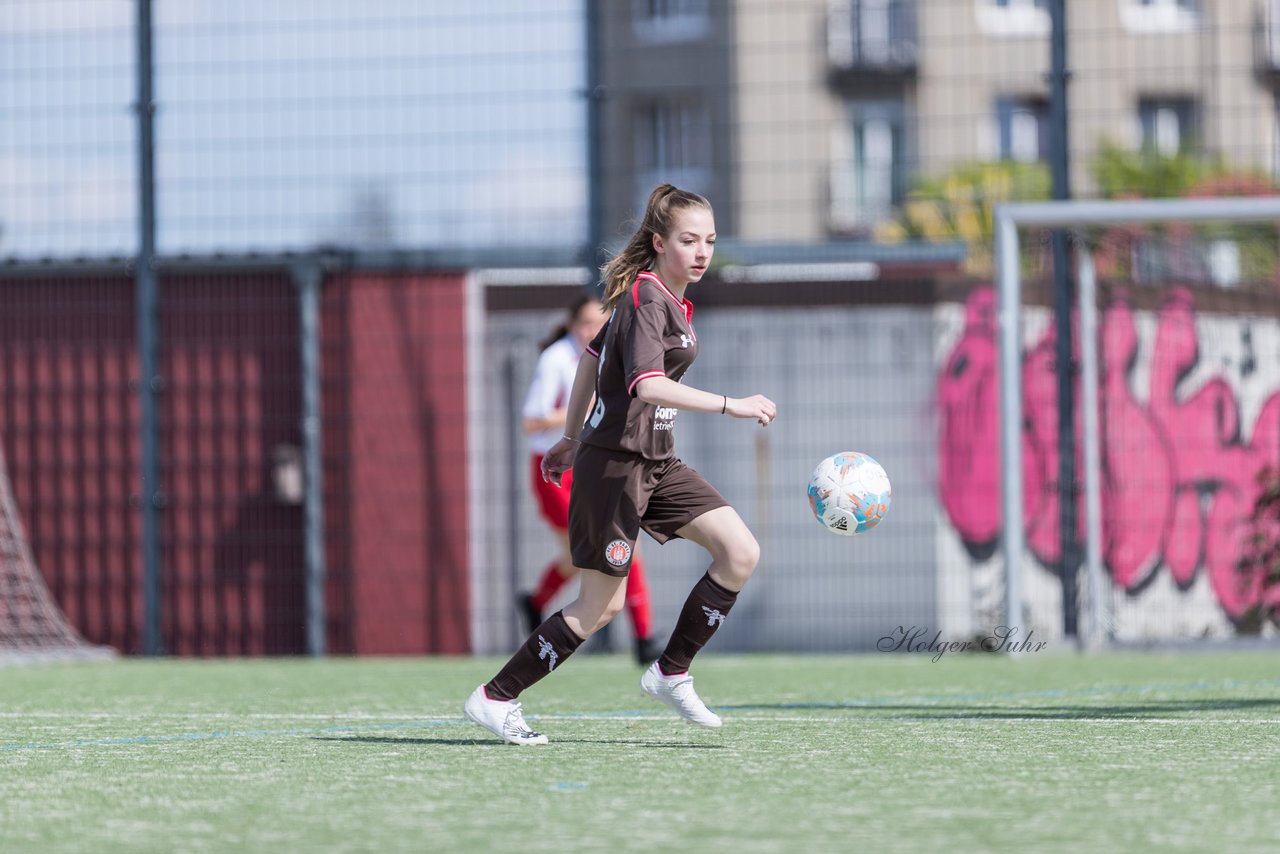 Bild 162 - wBJ St. Pauli - Walddoerfer : Ergebnis: 1:11